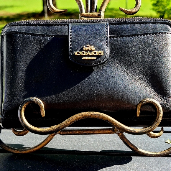 Coach Wristlet - Picture 1 of 4